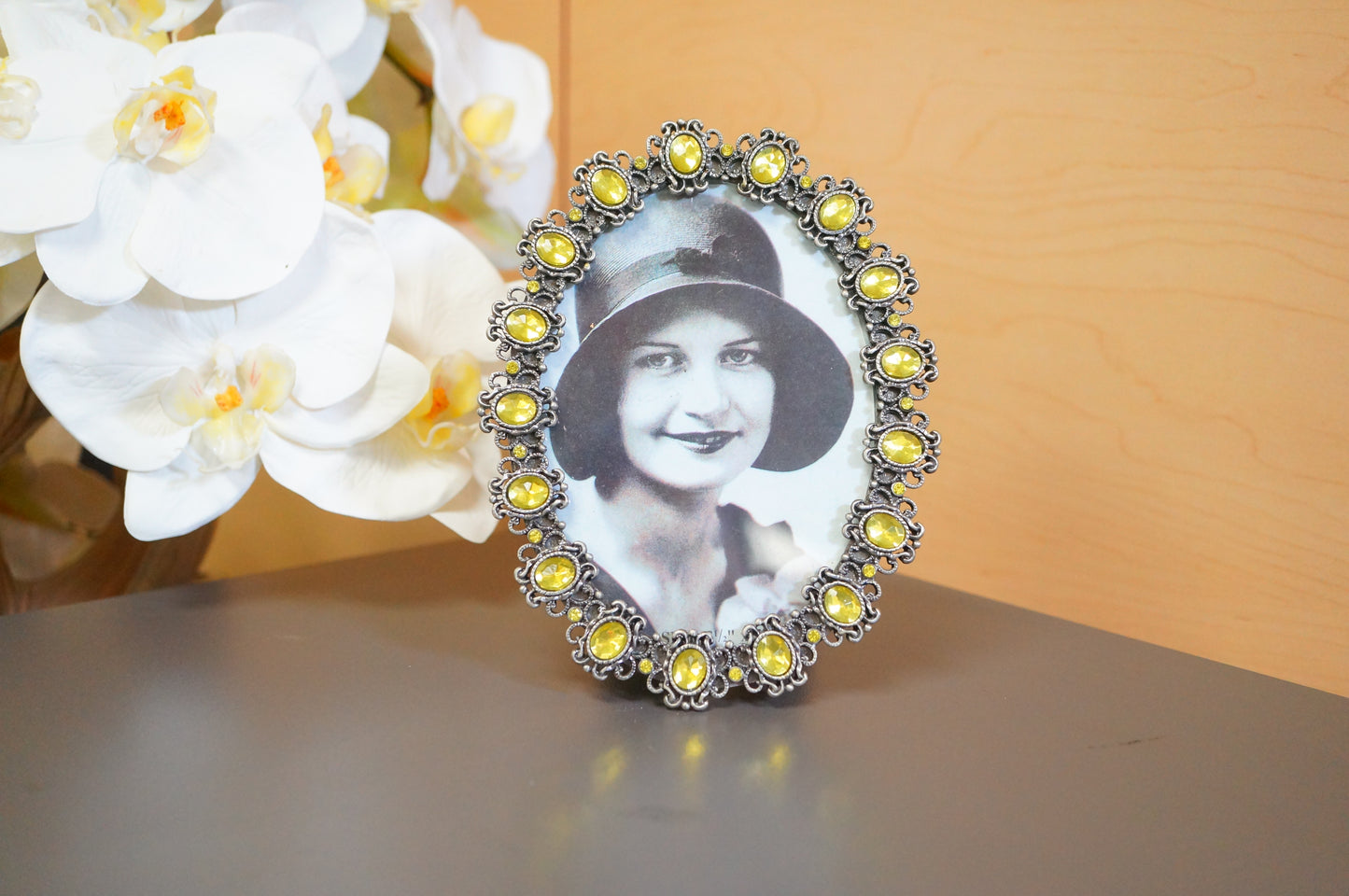 Vintage Ornate Yellow Faux Crystal Oval Free Standing Desk Photo Frame 3.5"x5"